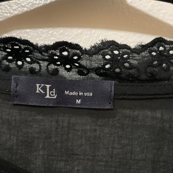 “KLD” Black Sleeveless Lace Blouse - Picture 2 of 8